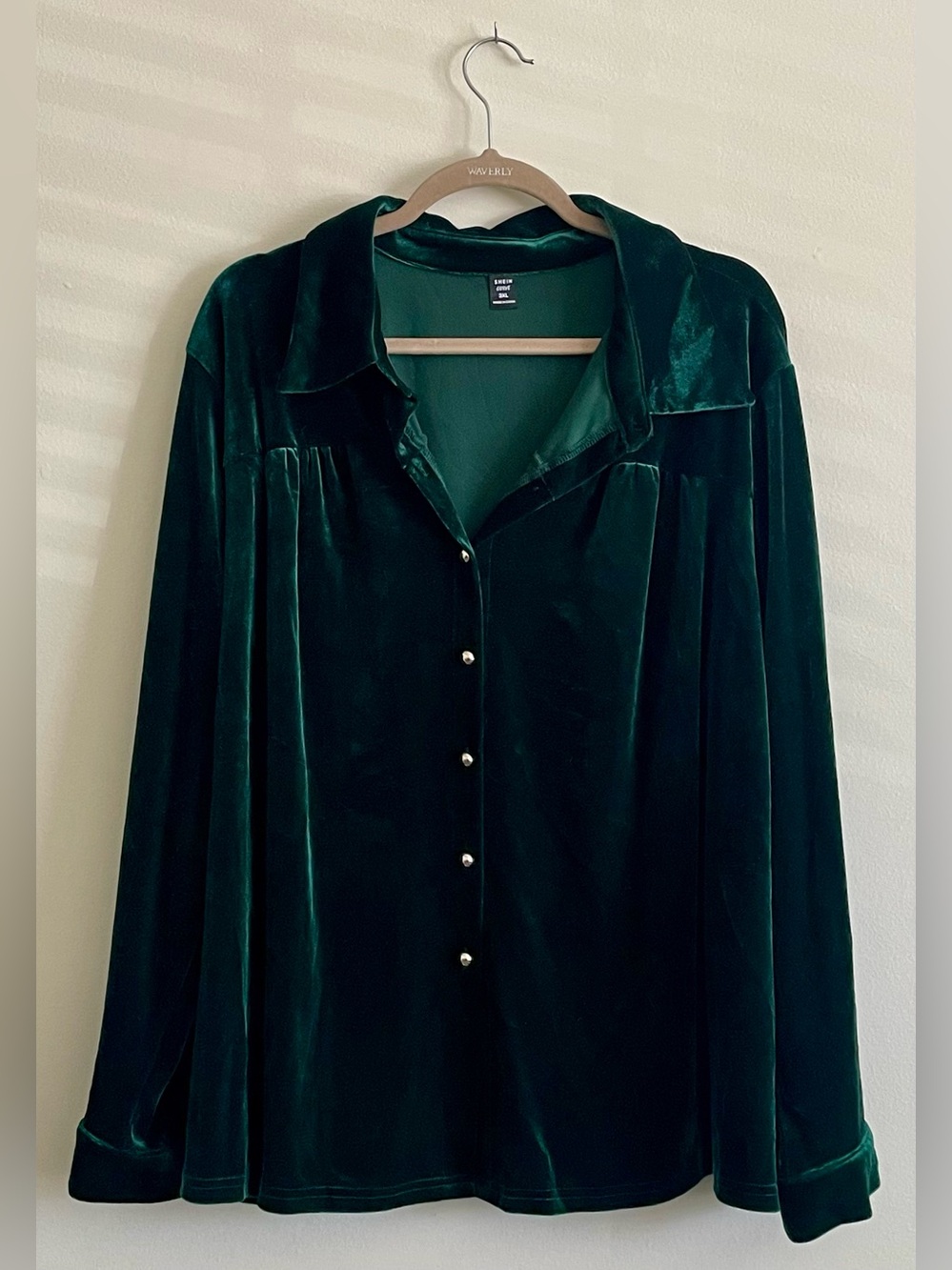🗿 SHEIN Emerald Green Velvet Button-Front Blouse 🗿